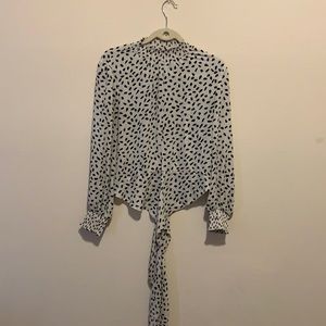 Cinched collar and cuffs, patterned white blouse. Tie bottom in the front.